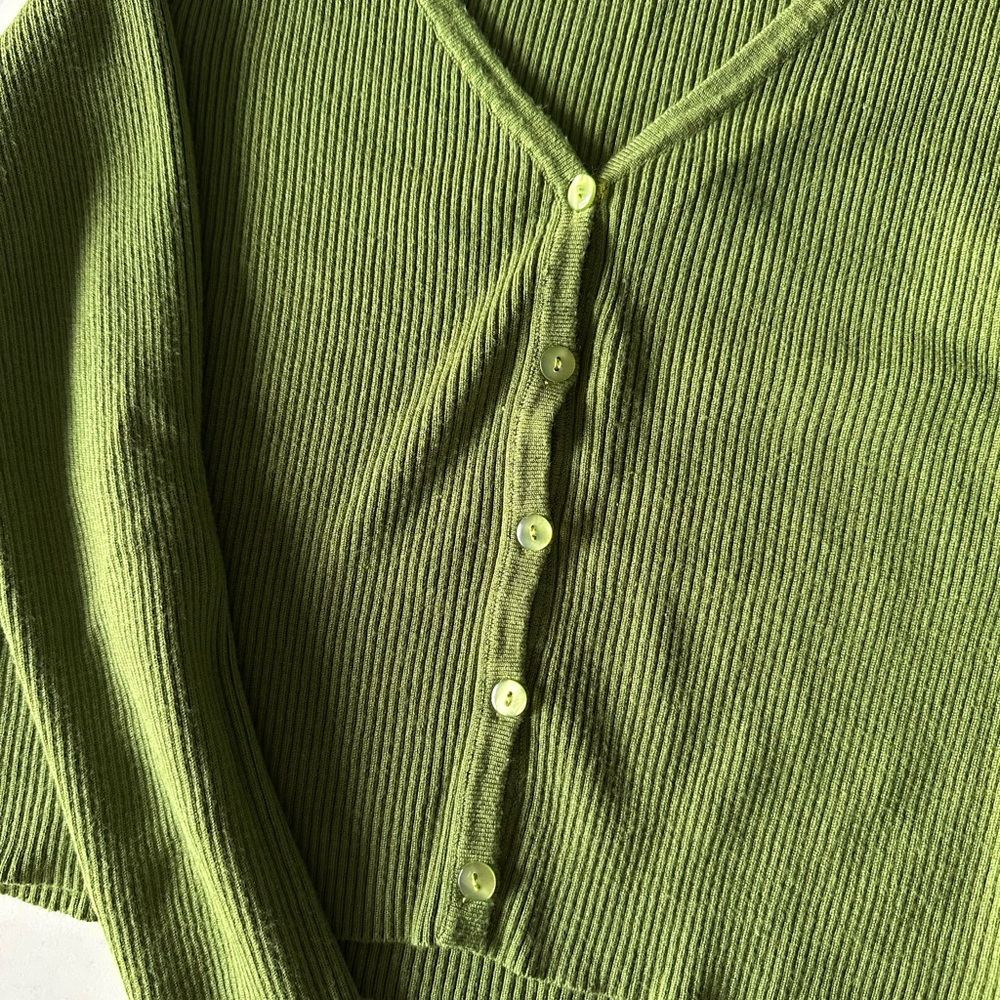 Green Ribbed Button-Up Cropped Cardigan - Picture 5 of 7